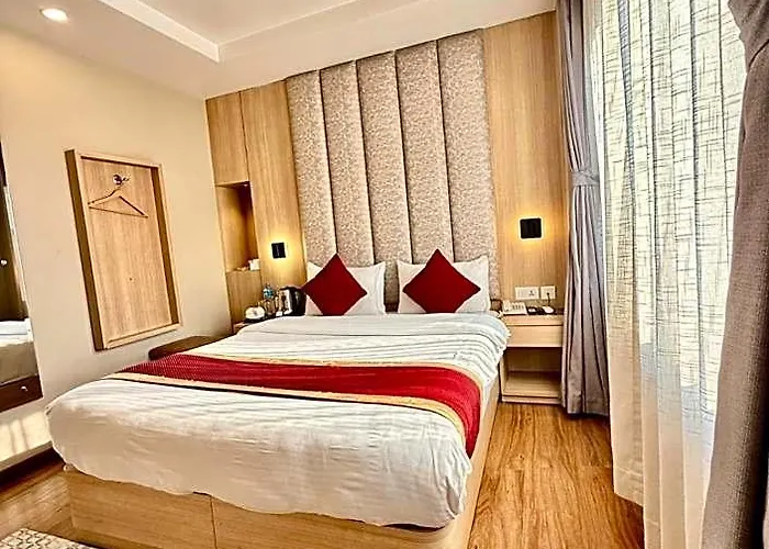 Hotel Aerocity 4*